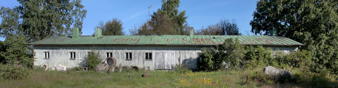 5.1.5 Vanha koulu (0149) Vanha koulurakennus sijaitsee laituri- ja satamaalueen idänpuoleisella niemellä. Koulu perustettiin Isosaarelle vuonna 1946, ja sillä oli suuri vaikutus saarelaisten arkeen.