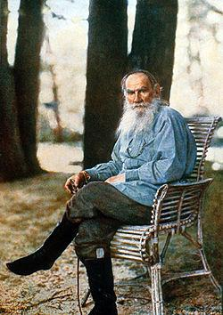 Leo Tolstoi (18281910) tunnetuimpia Venäläisiä kirjailijoita, joka edusti tyyliltään realismia opiskeli elämänsä aikana itämaisia kieliä ja lakia saamatta kuitenkaan opiskeluaan valmiiksi, vietti