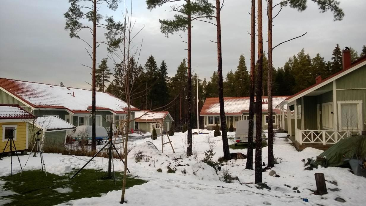 3.3 Mittauspaikka 3, Kylänevantie 27 Mittauspaikka 3 sijaitsi osoitteessa Kylänevantie 27 noin 1,3 km etäisyydellä voimalasta kaakkoon. Mittauspaikalla tehtiin mittauksia 1.12.