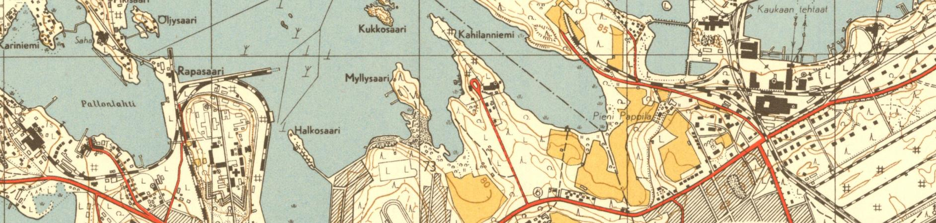 Kuvassa taustalla (ylä vasemmalla) kaivosalueella olevan läjitysalueen maisemoituja