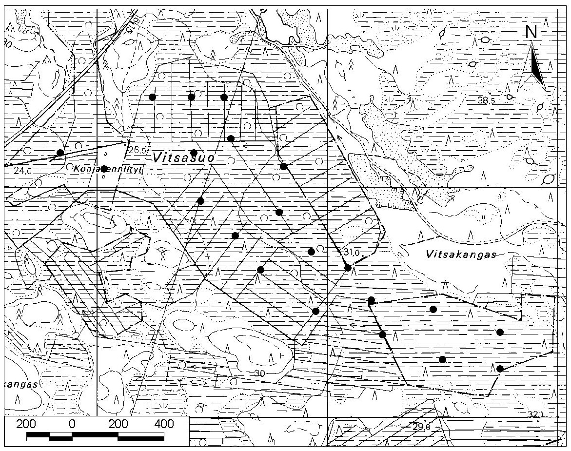 Kuva 4. Vitsasuon kartta ja tutkimuspisteet. 3. Vasikkasuo Vasikkasuo (kl. 3511 04) sijaitsee harjujen välissä Haukiputaan ja Kiimingin rajalla noin 12 km Haukiputaan kirkolta kaakkoon (kuva 5).