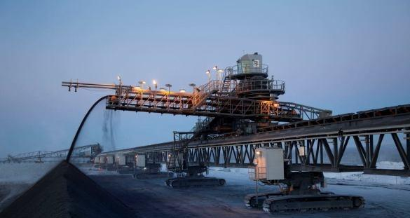 Korpi Joonas Opinnäytetyö 11 Kuva 2. Bridge stacker siltakuljetin (Paakkola Conveyors Oy, hakupäivä 3.3.2012) 2.