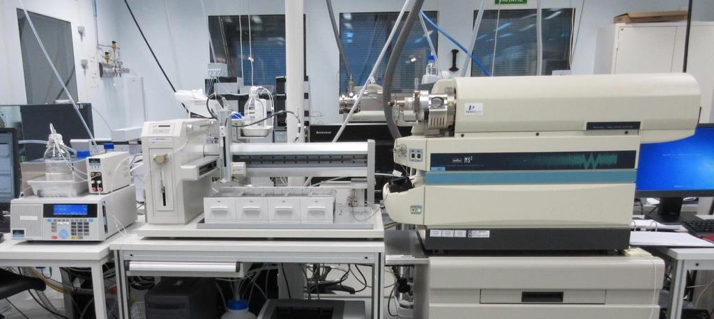 17 - Ilmanpoistaja: PerkinElmer Series 200 Vacuum Degasser - Automaattinen näytteensyöttäjä: Gilson Autosampler 215 - Typpigeneraattori: Peak Scientific Gas Generator API Systems Kuva 6.