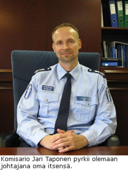 Helsingin poliisin komisario Mikä on sinun johtamistyylisi? Meikäläiselle se on tällä hetkellä osallistuva ja hetkessä kiinni oleva.