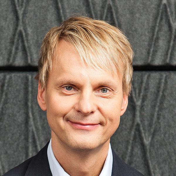Lauri Peltola Johtaja, markkinointi, viestintä, vastuullisuus ja yhteiskuntasuhteet s. 1963, CCJ. Kotipaikka: a: Kirkkonummi, Suomi.