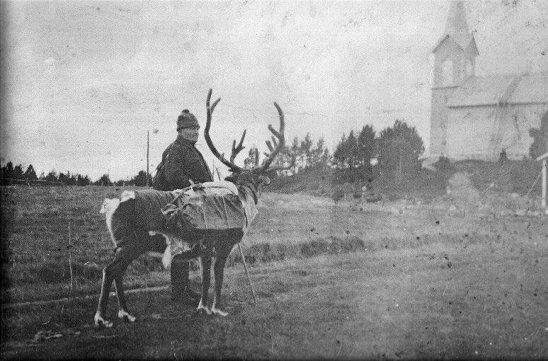 Katekeettakouluista kansakouluihin 47 Kuva 1. Karl Edvard (Eeti) Kumpulainen matkalla Yliperälle hän toimi katekeettana Enontekiöllä vuosina 1897 1940 (Peltovuoman koulun arkisto).