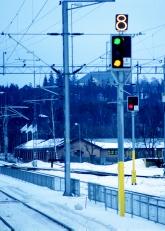 Junien nopeudet ja täsmällisyys huomioon Turvallisuuden varmistamiseksi suurin sallittu junanopeus alennettiin 140 km/h:stä 120 km/h:iin niillä rataosilla, joille ei ole rakennettu kulunvalvontaa ja