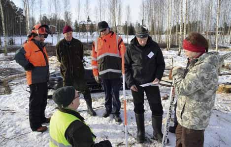 Kuva 27. Kosteikon rakentamisvaiheessa järjestettiin työnäytöspäivä, jolloin aluetta mm.