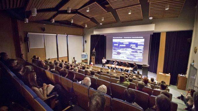 Kaivosseminaarin satoa Ylläs tienhaarassa 17/02/2017 Kolarin kunnan tammikuun lopulla järjestämä kaivosalueen kaavaluonnosten esittelytilaisuus venähti yli kolmituntiseksi.