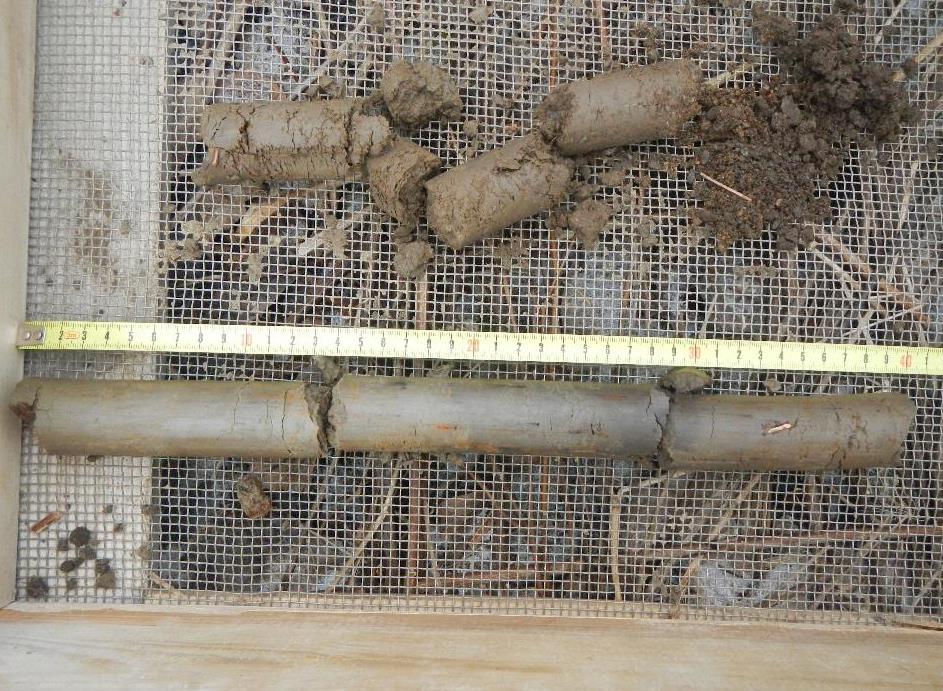 Kulttuuriympäristöpalvelut Heiskanen & Luoto Oy Hämeenlinna, asemanseutu 5 Kairaus suoritettiin koneellisesti kairavaunua käyttäen. Kairattu näyte oli halkaisijaltaan 38 mm ja pituudeltaan yksi metri.