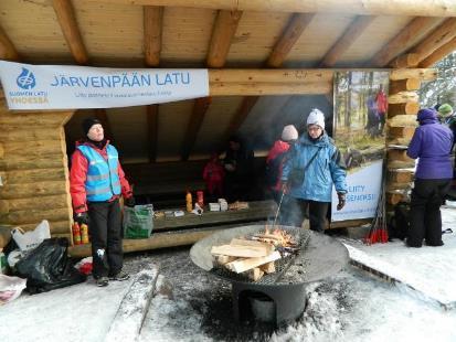 Suomen Ladun yhdessä-päivät 2014-15 2014 Yhdessä lumille 18 paikkakunnalla Yhdessä geokätköillen 19 paikkakunnalla Yhdessä retkelle Suomen luonnon