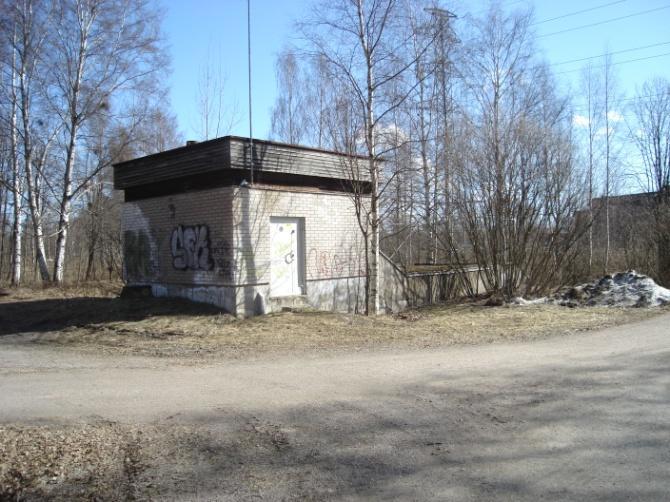 1-16 Juuri ennen Lukupuron liittymistä Mankkaanpuroon uomassa on kaksi kevyenliikenteen ylikulkua, joista ensimmäisessä, pohjoisesta ylävirralta saavuttaessa on kaksi ø 1200 muovirumpua ja