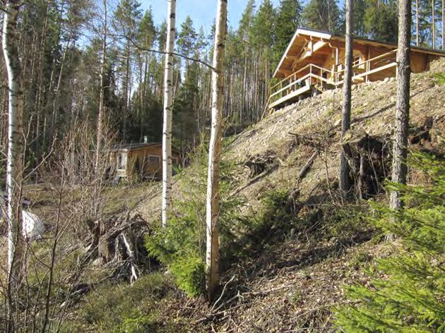 Samalla tilalla kyseisenrakennuspaikan pohjoispuolella on RArakennuspaikka, joka on merkitty kaavaan olemassa olevana rakennuspaikkana.