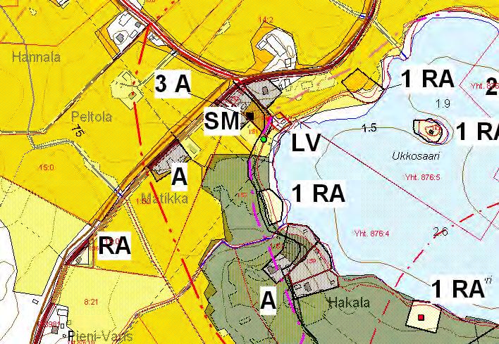 4.40 Hiijärven alue Muutoskohde sijaitsee Hiijärven länsipuolella. Kuva 63. Ote voimassa olevasta rantayleiskaavasta. 4.40.1 Nykytilanne Voimassa olevasta rantayleiskaavassa on rajattu kaksi asuinrakennuspaikkaa sekä MT-alue virheellisesti.