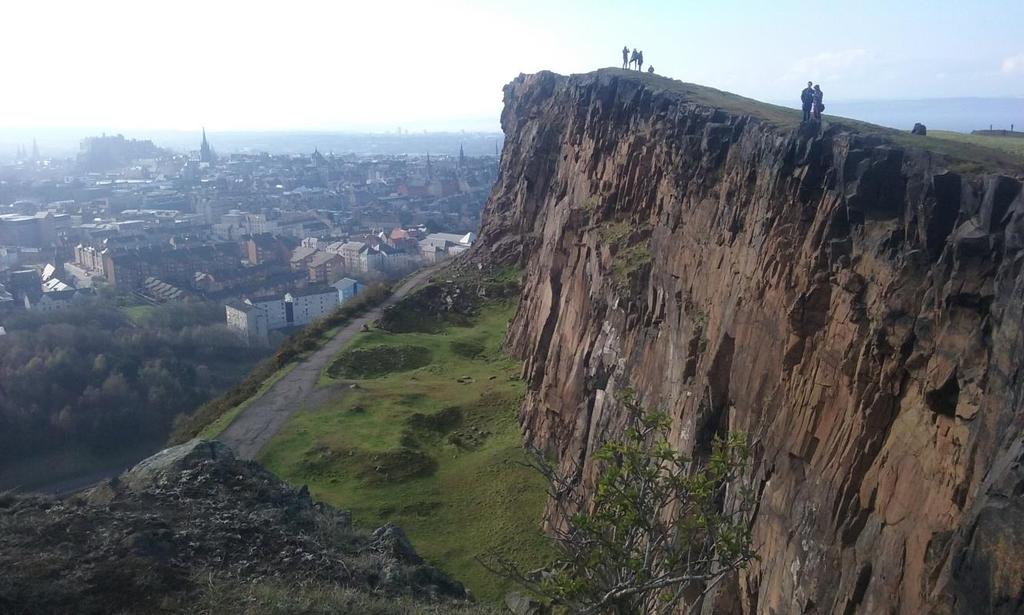 Työharjoittelu Edinburghissa 11.4.2016 6.5.2016 Skotlannin matkani alkoi mukavasti lomaviikolla, koska olin varannut matkaan viisi viikkoa joista työharjoittelu tulisi kestämään neljä viikkoa.