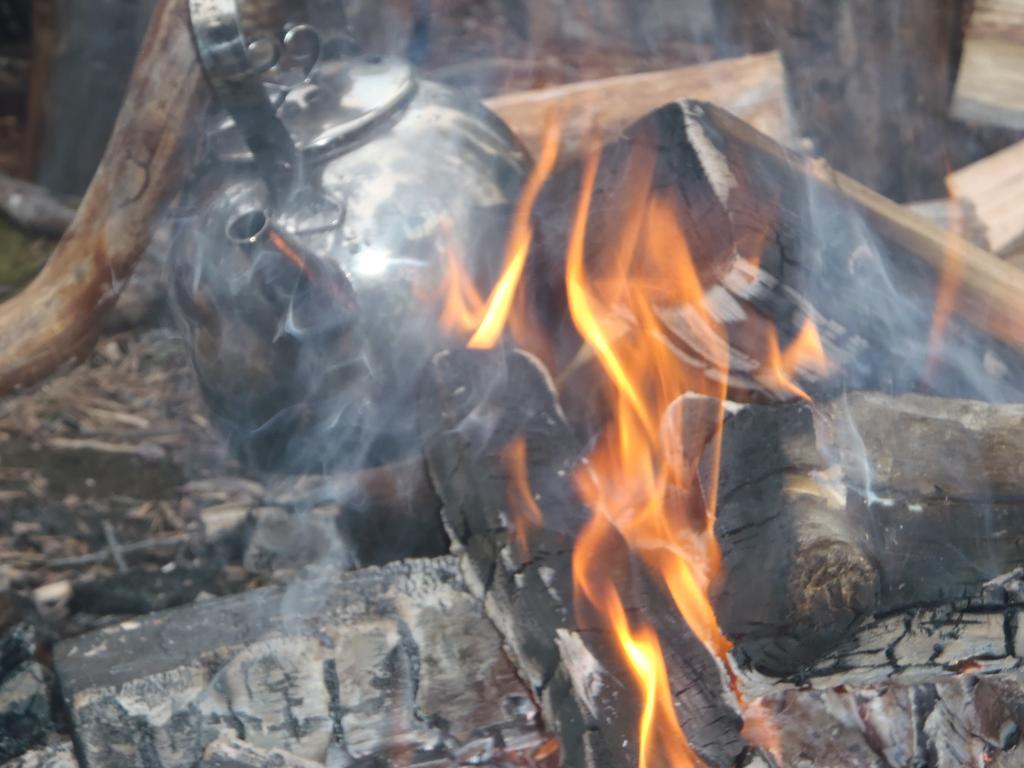 Kuva 4 Siellä saapi kaikkea tehä ja puuhailla, metässä, kalastaa ja puuhailla. Luontoa elämään! -hankkeessa luodaan toimintamalleja, joissa luonto tukee ihmisen kuntoutumista monin tavoin.