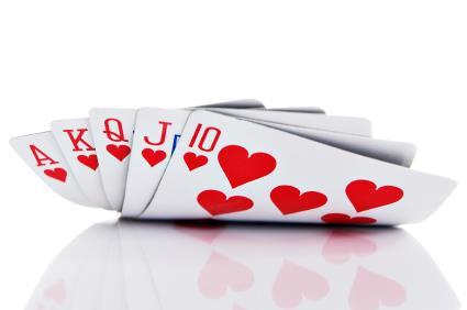 Liikkumistaidot Pokeri Esim. 4 joukkuetta Korttipakan kortit ovat hajallaan jäällä Haetaan kortteja viestiperiaatteella, niin että yksi hakija saa ottaa kerrallaan vain yhden kortin Versio 1.