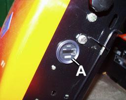 6 SÄÄTIMET FI JACOBSEN FAIRWAY 250 -sarja: DH KÄYTTÄJÄN TURVA- JA KÄYTTÖOPAS 6.14 INSTRUMENTIPANEELI A.
