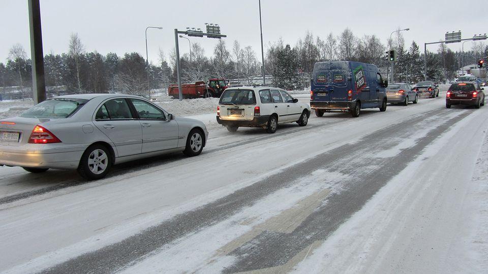 MIKSI UUSIA TOTEUTUSMALLEJA