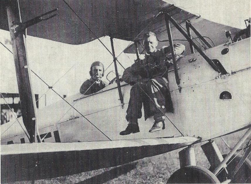 Erho palveli armeijassa vuoteen 1924 saakka, jonka jälkeen hän muutti Australiaan. Erhon eroon liittyi värikkäitä piirteitä.