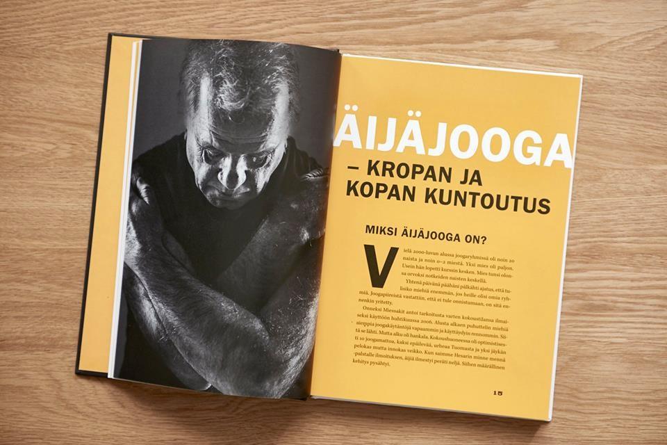 ÄIJÄJOOGA-KIRJA ILMESTYNYT! Äijäjooga syntyi 10 vuotta sitten Miessakkien kokoushuoneessa. Elokuussa 2016 ilmestyi Äijäjoogakirja (WSOY).