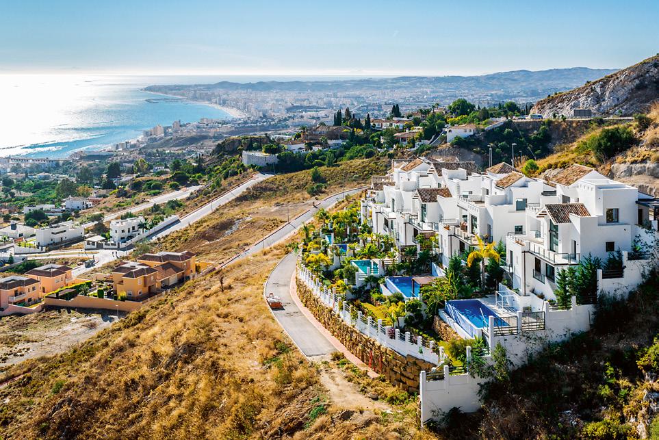 Fuengirola, Costa del Sol ndo hispanohablan u m l e d a r u t l te Cu 38 Los finlandeses en España Suomalaiset Espanjassa Te gustaría vivir en España? No eres el único. Más de 25.