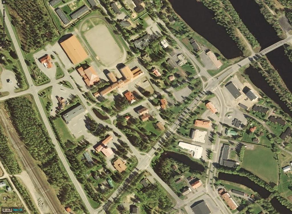 Kuva 2. Suunnittelualueen rajaus ilmakuvapohjalla Alueen nykytilanne Korttelit 32 ja 33 ovat hyvin keskeisellä sijainnilla Utajärven keskustaajamassa.