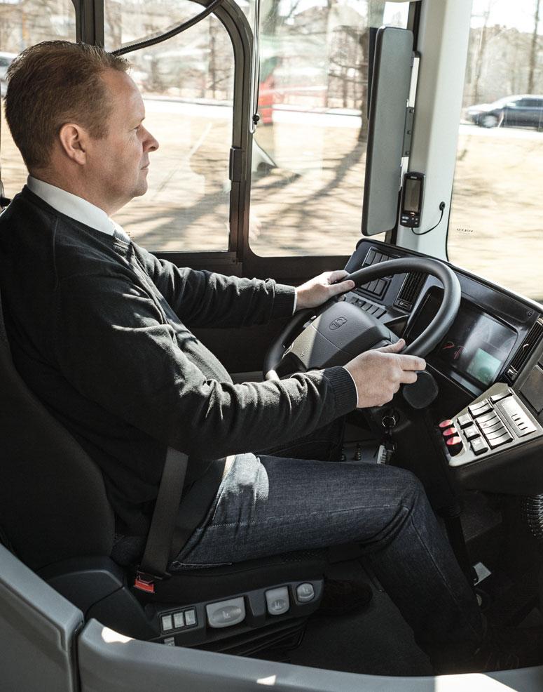 Tehokkuutta kuljettajalle Täydellinen työympäristö Ajokokemus Volvo linja-autolla on erityinen.