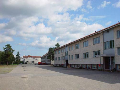 Rakennukset ovat asuinkäytössä edelleenkin. Asuinkerrostalot sijaitsevat väljästi puistomaisessa mäntymetsässä ja niiden läheisyydessä on jalkapallo- ja tenniskentät.