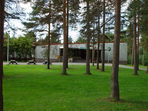 Aluekeskukseen on suunniteltu sijoittuvan seuraavat palvelut: - yhtenäisperuskoulu: ala-aste 300 opp. ja yläaste 350 opp.