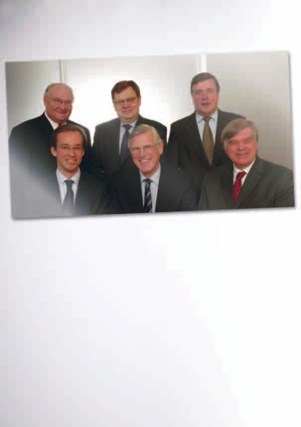 Hallitus ja johtoryhmä Orvo Siimestö (ylh. vas.), Christoffer Taxell, Jan Inborr, Jukka Järvelä (alh. vas.), Björn Mattsson ja Morten Ahlström Hallitus 2004 Johtoryhmä Hallituksen puheenjohtaja Björn Mattsson s.