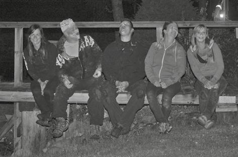 Ohjaajat Anu, Susa, Suvi, Taina, Tarja ja Tiina-Leena + sekä osallistuneet tai muuten vaan mukana henganneet Aatu, Manu, Kiri, Ares, Volga, Linda, Maisa, Aimo, Bertta, Claara ja Kaisla Pieni ryhmä