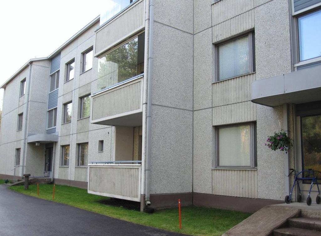 KUVA 34. Esimerkki porrashuonetyypin 6 julkisivusta Porrashuonetyypin 6 rakennuksissa on kellarit, joissa sijaitsevat yhteiset tilat.