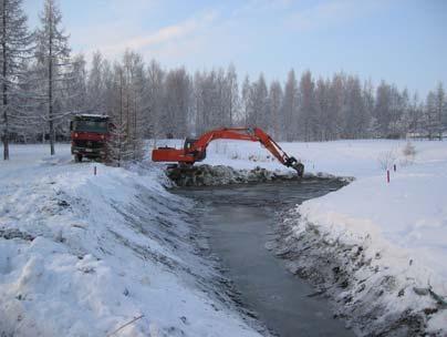 Väyliä erottavat metsät on raivattu, maasto pyritty nurmettamaan ja leikkaamaan pelattaviksi. Kenttämme yleisilme on selkiytynyt ja siistiytynyt.