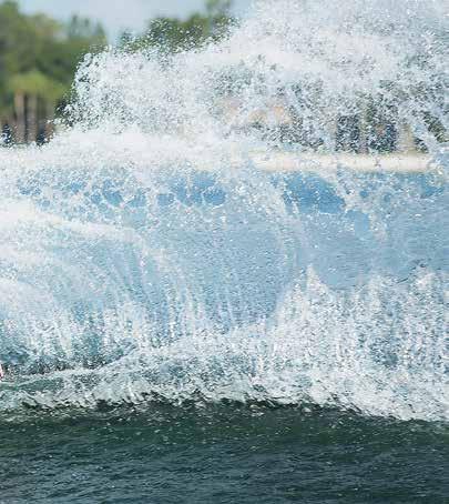 399,00 58 1 WAKEBOARD LOGO PACKAGE Aloittelevan harrastajan peruslautapaketti 3-stage rocker (kolmiosainen profiili) muottiin valetut evät ja irrotettavat keskievät