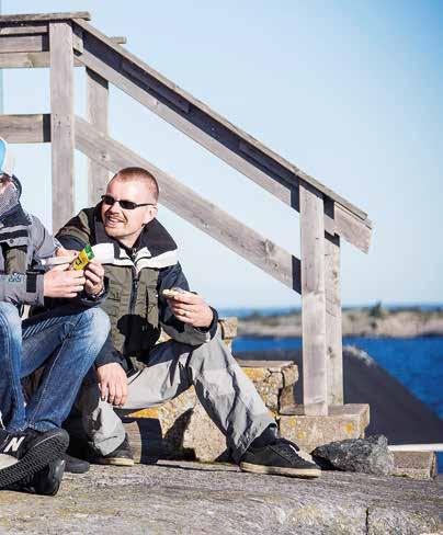 WATERSKI Vesiurheiluun suunniteltu kelluntaliivi Enemmän kelluvuutta vedestä liikkeelle lähtöön Neljä tukevaa solkea, vöiden pituudet säädettävissä Topatut sivupaneelit vauhdikkaampien kaatumisten