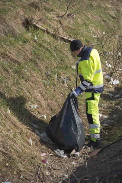 Topinojan jätekeskuksen ympäristöraportti 2015 18(22) Jätekeskuksen hajuhaitat ovat vähentyneet viime aikoina, koska tavanomaisten jätteiden kaatopaikkakäsittely vähentynyt ja polttokelpoinen jäte on