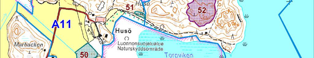 Laidunalueen itäpuolinen metsäranta rajautuu myös luonnonsuojelualueeseen. Pohjoisrannan metsä on varttunutta lehtomaisen kankaan kuusikkoa, jossa kasvaa sekapuuna koivua. Alispuustona on mm.