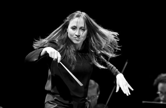 Seitsemän varhaista laulua Sju tidiga sånger Seven Early Songs JOHANNES BRAHMS Ein deutsches Requiem Australialainen Simone Young on johtanut maailman parhaita orkestereita Wienin ja Berliinin