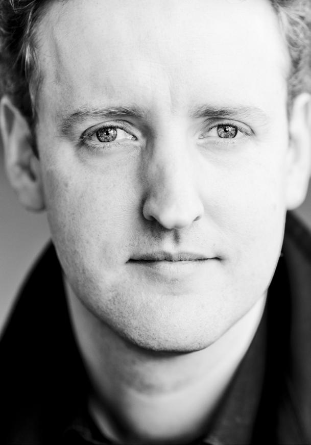 Marco Borggreve Iso-britannialainen Michael Francis aloitti kapellimestariuransa vuonna 2007 soitettuaan ensin useita vuosia kontrabassoa London Symphony Orchestrassa.