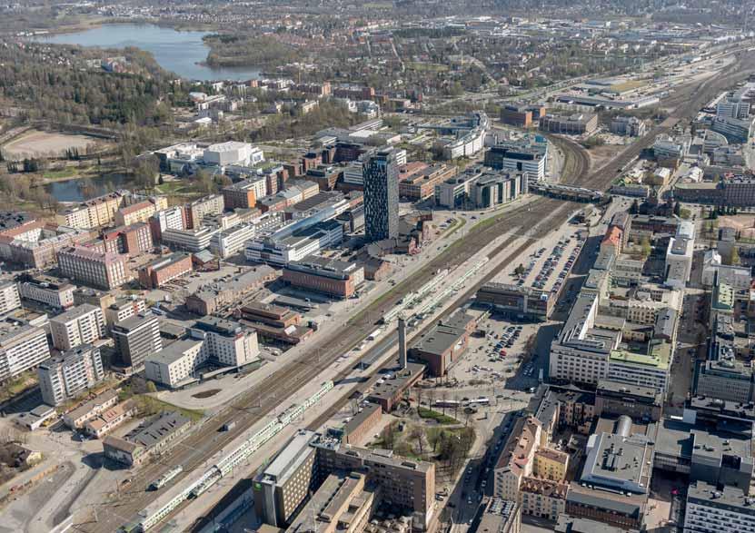 KUVA: Tampereen keskusta sijaitsee kapealla kannaksella Näsijärven ja Pyhä järven välissä. Keskustan halkaiseva Tammerkoski synnytti kaupungin.