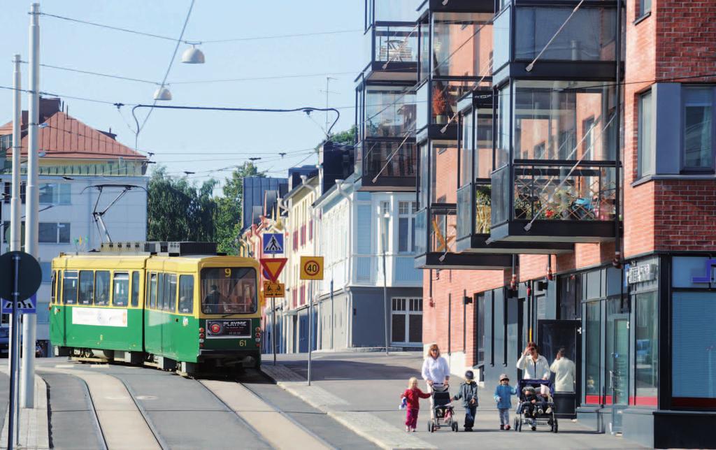 34 Kotikaupunkina Helsinki Asumisen ja siihen liittyvän maankäytön toteutusohjelma seurantaraportti 2015 Raitiovaunulinja 9 edistää Pasilan ja Jätkäsaaren saavutettavuutta. Kuva: Kimmo Brandt.