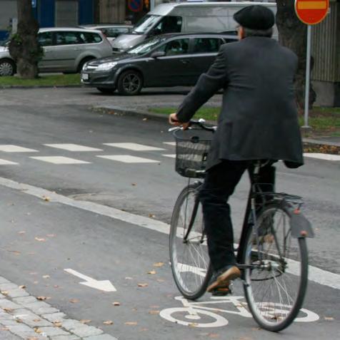 Yleisesti reittien toimivuutta kaikilla kulkumuodoilla perusteltiin keskustassa reitin jatkuvuudella keskustan läpi ja keskustan ulkopuolella sillä, että reittiä pitkin pääsee sujuvasti kiertämään
