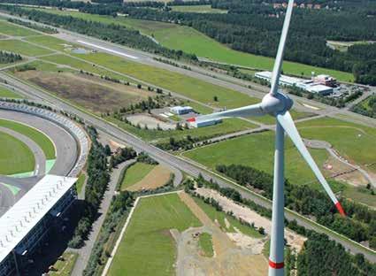 Kun lämpöä tarvitaan enemmän erityisen kylminä päivinä, käytettävissä ovat nykyaikainen puuhaketta hyödyntävä lämpölaitos sekä sähköä PETRA RICHTER Feldheimin kunnanjohtaja lämmöksi muuntava