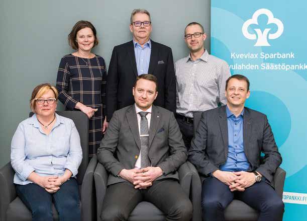 Alarivi vasemmalta: Robert Laukkonen, Els-Beth Ståhl, Johan Smeds, Peter Finne, Kristian Sillanpää, Janica Engsbo, Robin Saarikko, Richard Bondén, Cecilia Ruotsala. Mona Glasberg puuttuu kuvasta.