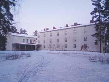 Aktiivisen yhdistystoiminnan hedelmänä meillä on Työväentalo ja Sörkän lava Ummeljoen Yrjölänmäellä koulun läheisyydessä. Talo on rakennettu 1912 ja lava 1950-luvulla.