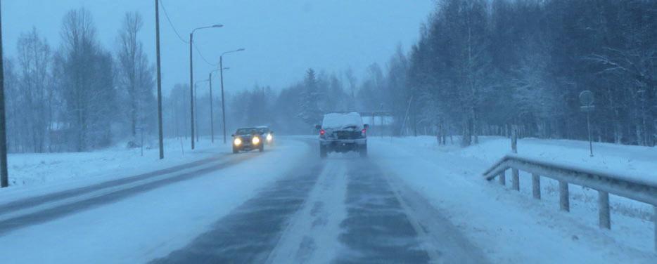 Kunnossapito yhä haasteellisempaa Vuodenajat vaihtuvat liikennoitävyys säilyy Talvi Kevät Kesä Syksy -keskus toteuttaa maanteiden talvihoitoa valtakunnallisten toimintalinjojen mukaisesti.