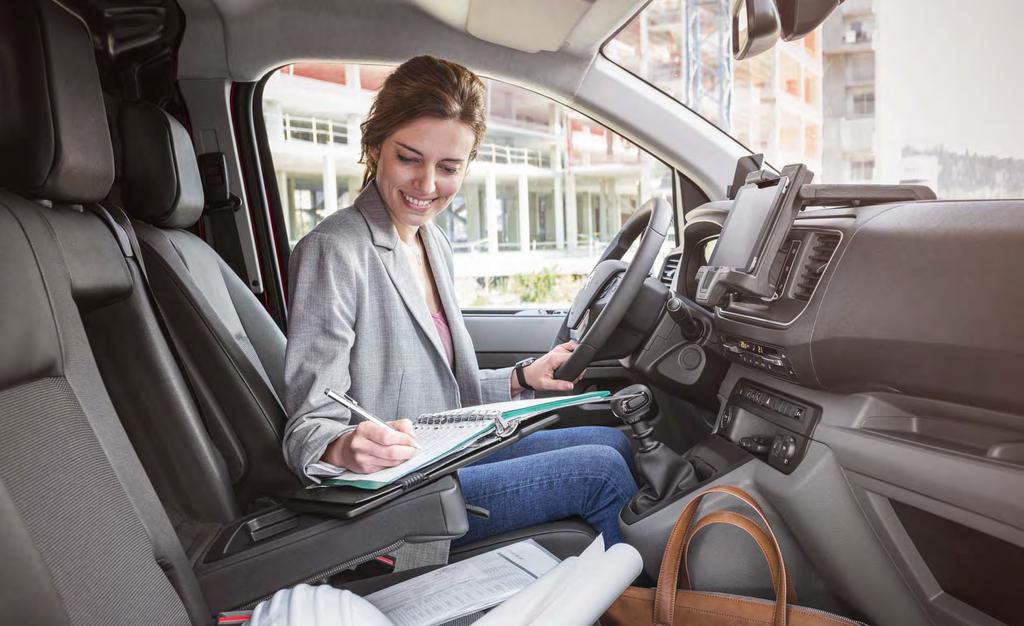 HELPPOA TYÖNTEKOA LIIKKUVA TOIMISTO UUSI CITROËN JUMPY on suunniteltu liikkuvaksi toimistoksi. Säädettävän* kirjoitusalustan ansiosta kirjoittaminen ja tietokonetyöskentely onnistuu vaivattomasti.