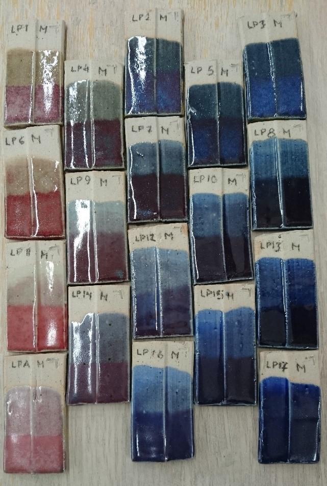 Sähköuunissa 1280 o C poltetuista lasitteista tuli turkooseja ja sinisiä (kuva 3) Erityisen kiinnostava ja yllättävä tulos tuli LP1 lasitteesta paksuna kerroksena kuumemmalla tasolla