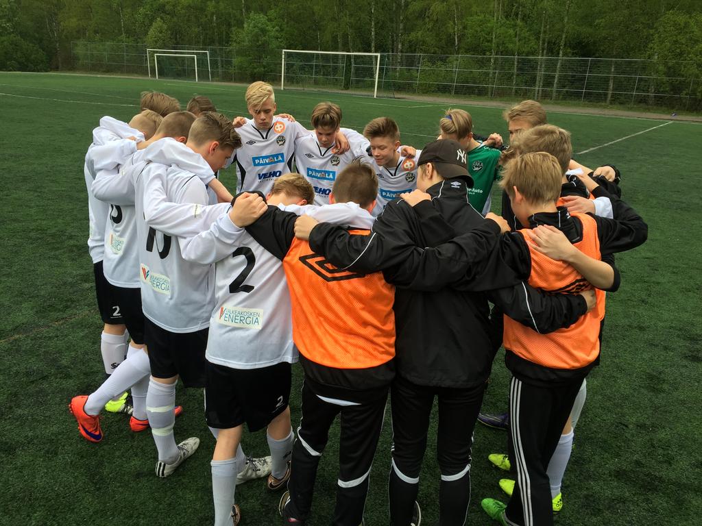 Huuda Haka! Ilves ja Kaukajärvi. Ainekset jännitysnäytelmään. Sehän siitä tulikin, tosin olimme ensimmäisen puoliajan alun hieman purjeessa Ilveksen kovan prässin ansiosta.
